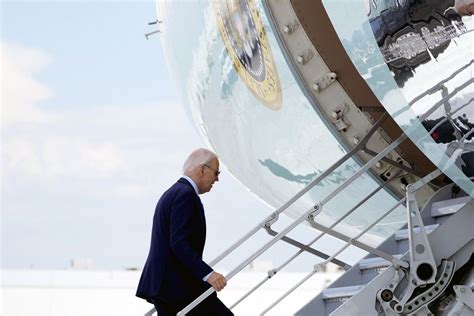 biden drops covid test|U.S. to drop COVID testing for incoming international air travelers.